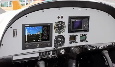 TL 6660 EFIS & EMS integra 9