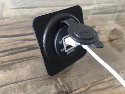 USB-Steckdose fr 80 mm Panelbohrung