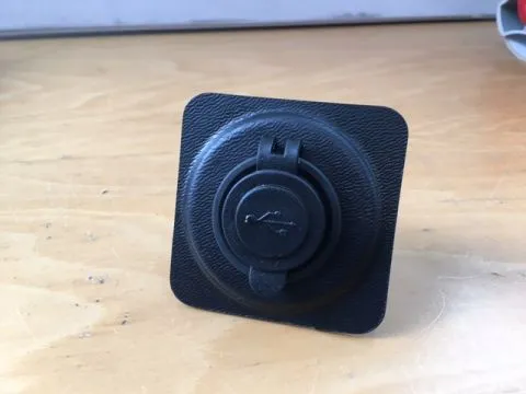 USB-Steckdose fr 80 mm Panelbohrung