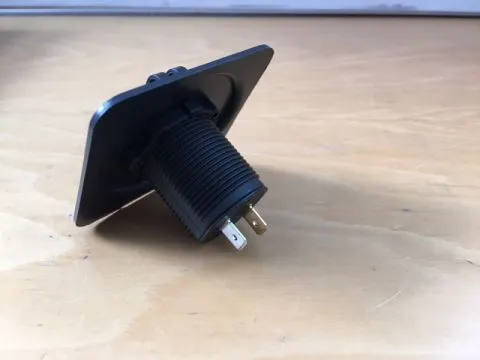 USB-Steckdose fr 80 mm Panelbohrung