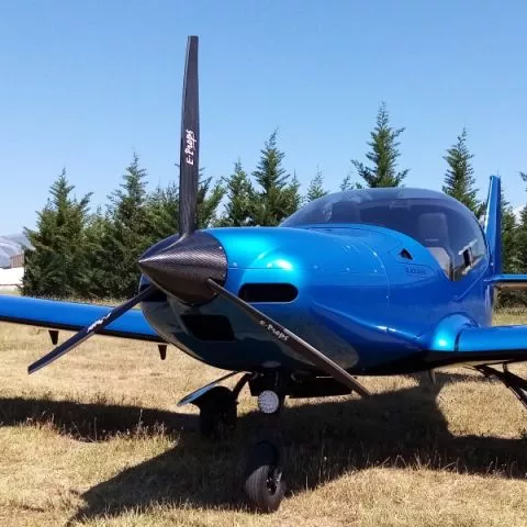 E-Prop Glorieuse 3 Blatt