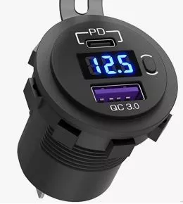 USB-Steckdose mit integriertem Voltmeter